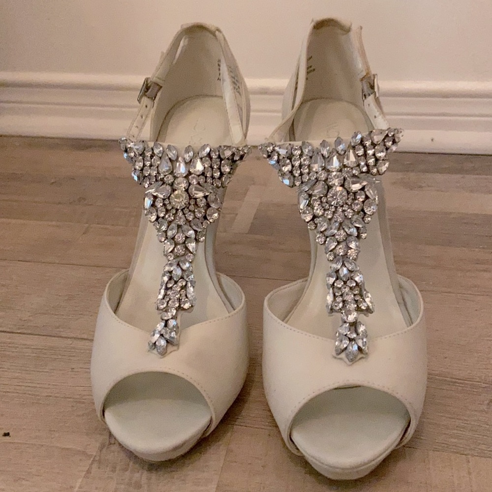 NEW Jenny Packham White Sparkly Heels, size 8.5